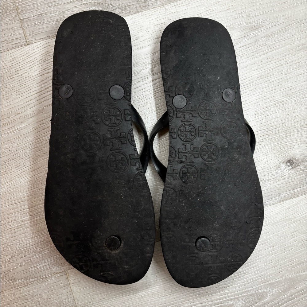 Tory Burch Logo Flip Flops - Picture 3 of 3